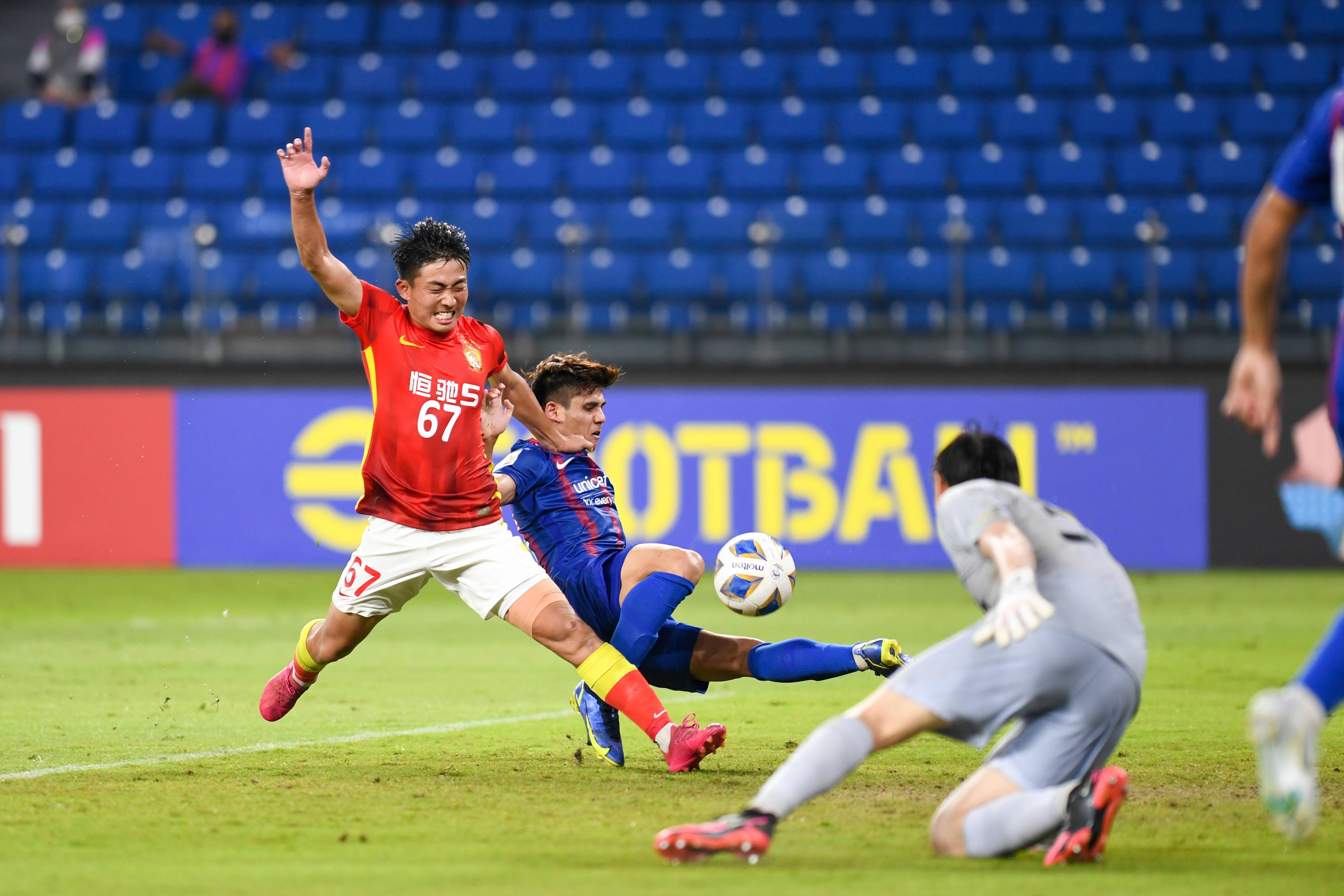 广州队迎亚冠关键赛，转会期远射贴柱，压力陡增，心理建设被强调(亚冠精英最新积分榜)